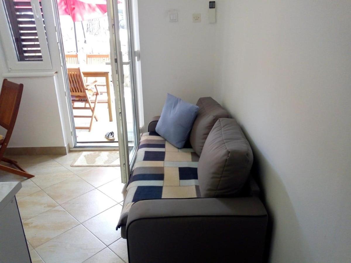 Apartman Leo Nečujam Eksteriør billede