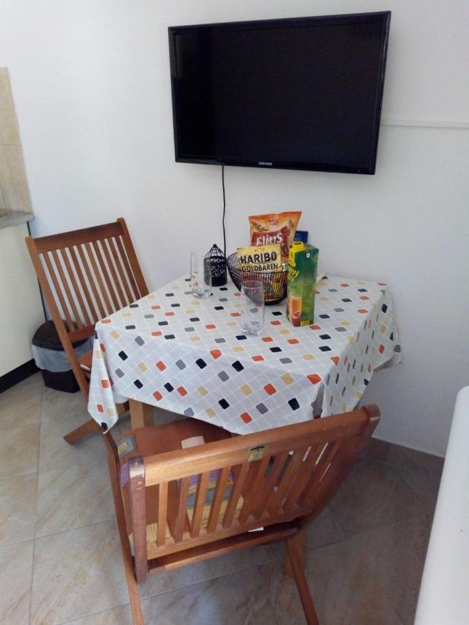 Apartman Leo Nečujam Eksteriør billede